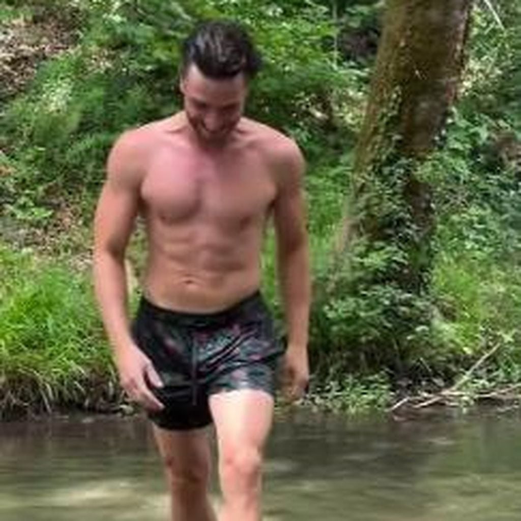 Luca Hänni beim Schwimmen