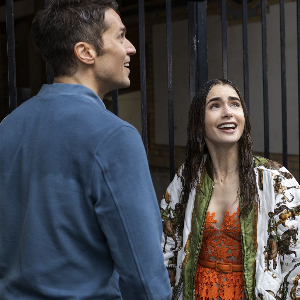 Lucas Bravo und Lily Collins in "Emily in Paris"