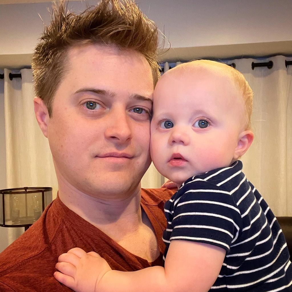 Lucas Grabeel und sein Neffe Lennon im Februar 2022
