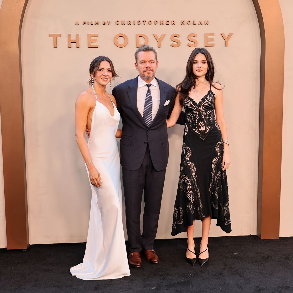 Luciana Barroso, Matt Damon und Isabella Damon bei der Premiere von "The Odyssey" in New York