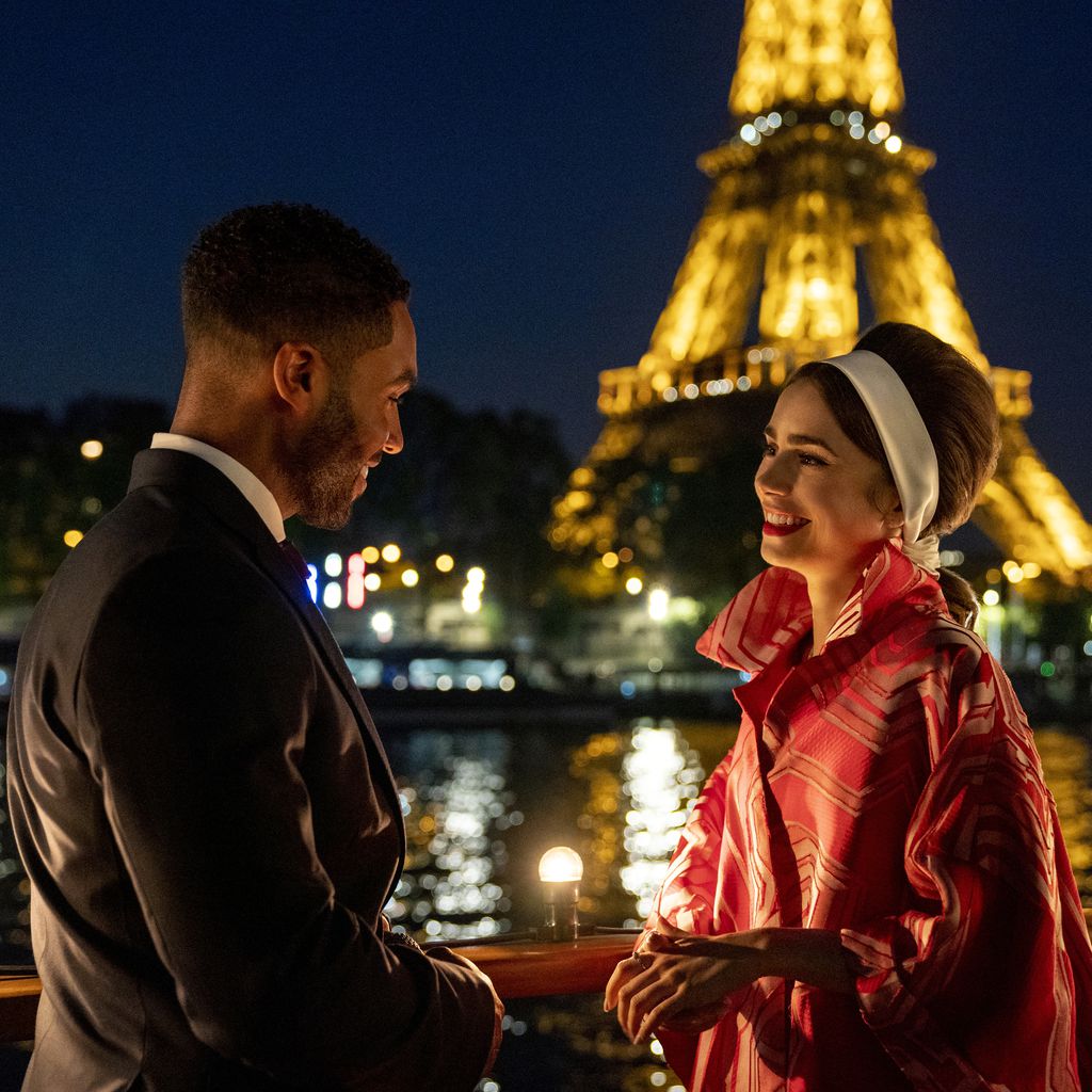 Lucien Laviscount und Lily Collins in der zweiten Staffel von "Emily in Paris"