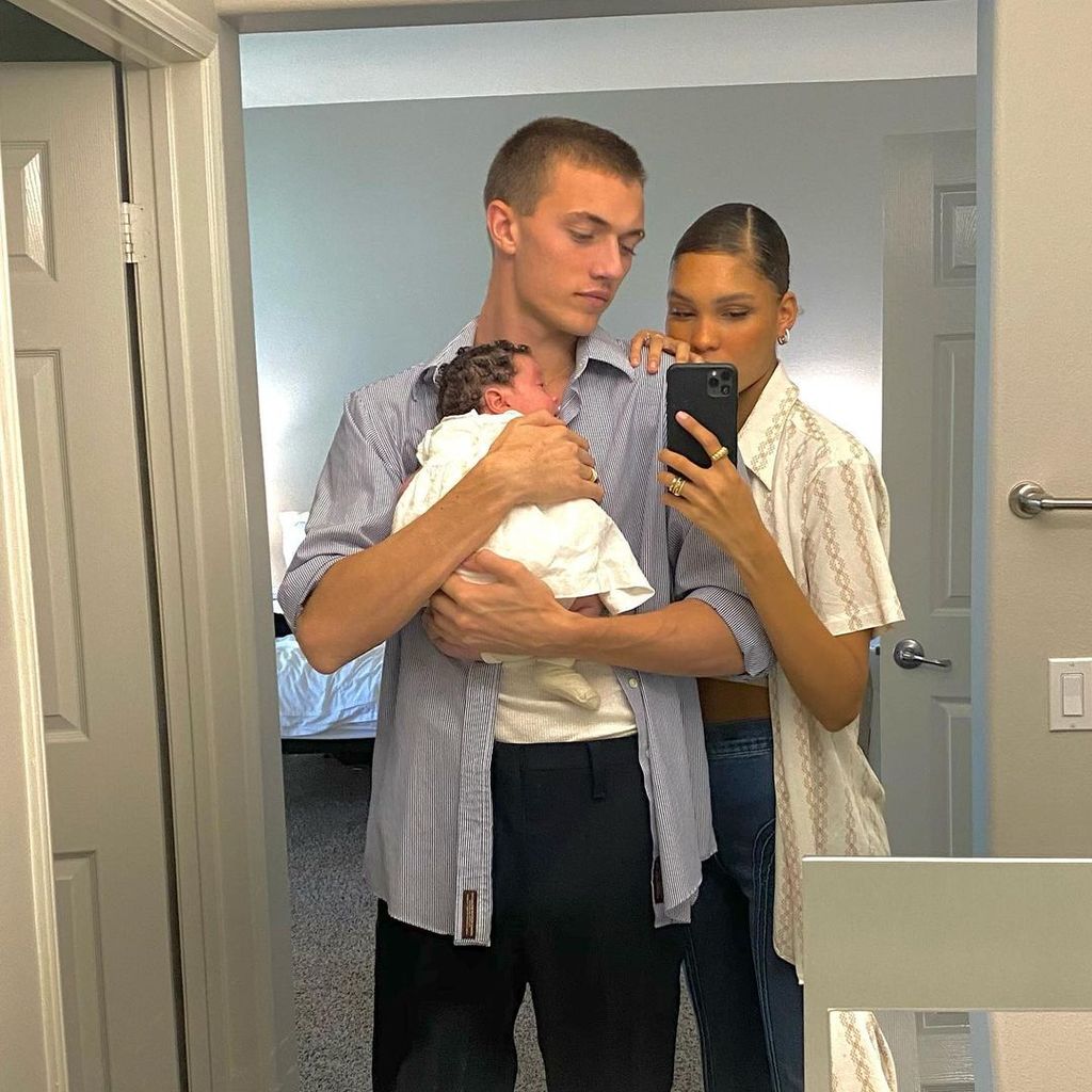 Lucky Blue Smith und Nara Pellman mit ihrem Baby Rumble Honey, November 2020