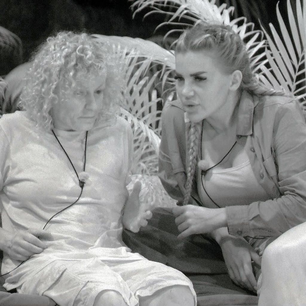 Lucy Diakovska und Kim Virginia im Dschungelcamp