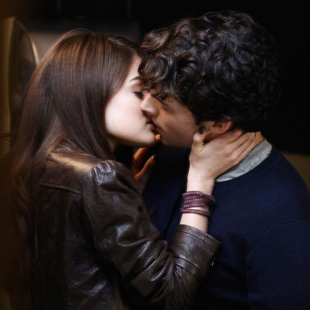 Lucy Hale und Ian Harding in der ersten Staffel von "Pretty Little Liars"
