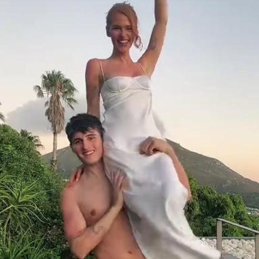 Luis Freitag und seine Freundin im Urlaub