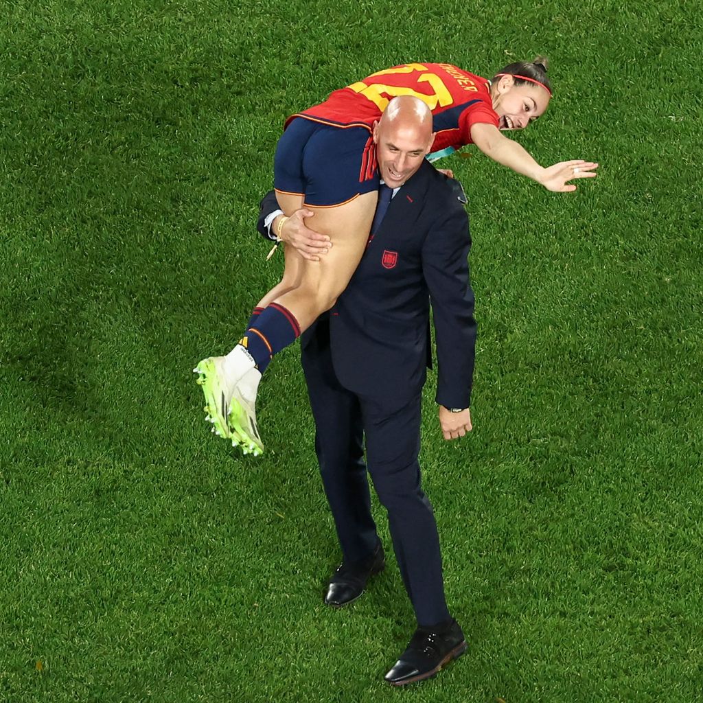 Luis Rubiales und Athenea del Castillo Beivide nach dem WM-Sieg 2023