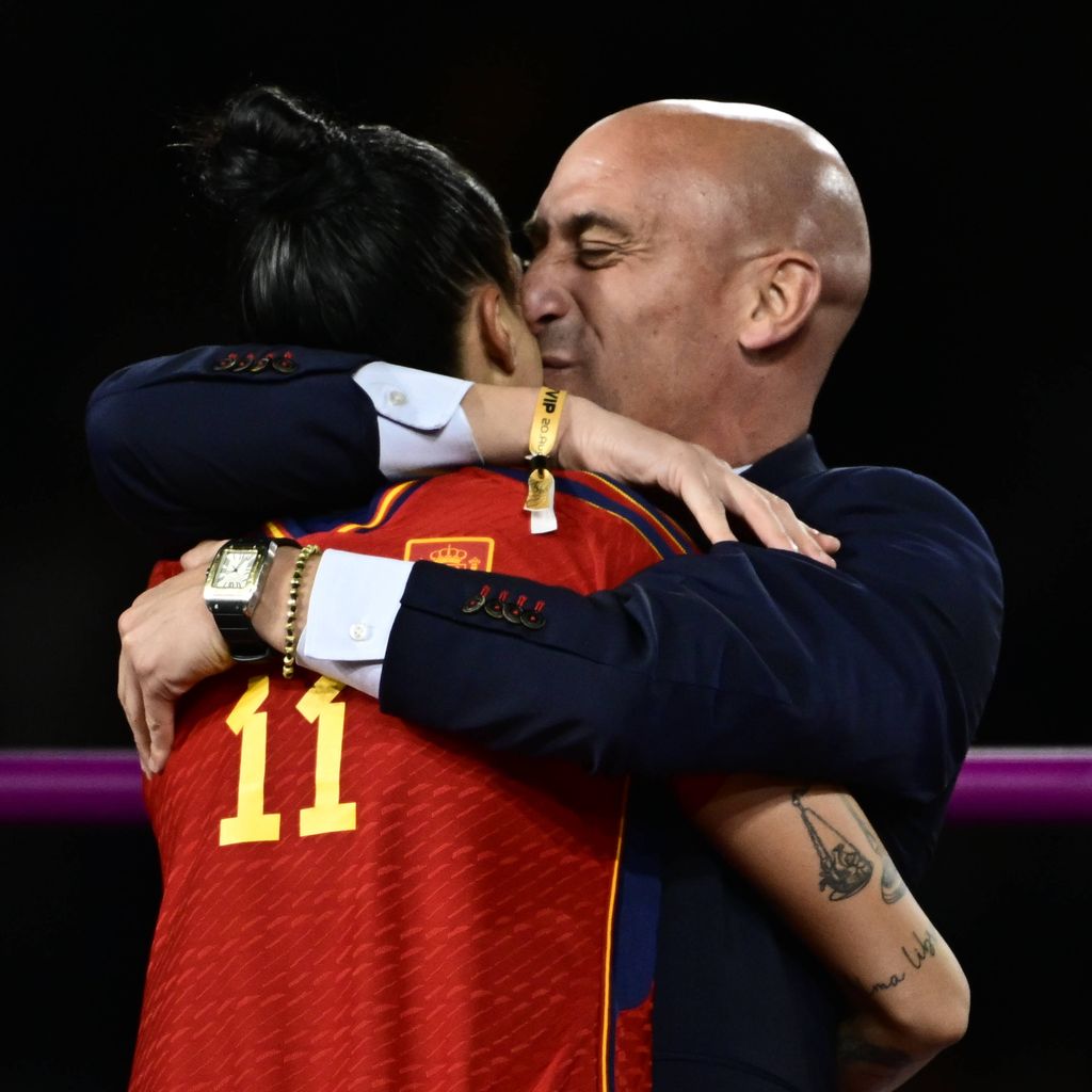 Jennifer Hermoso und Luis Rubiales während der Siegerehrung nach dem WM-Sieg der spanischen Nationalmannschaft, August 2023