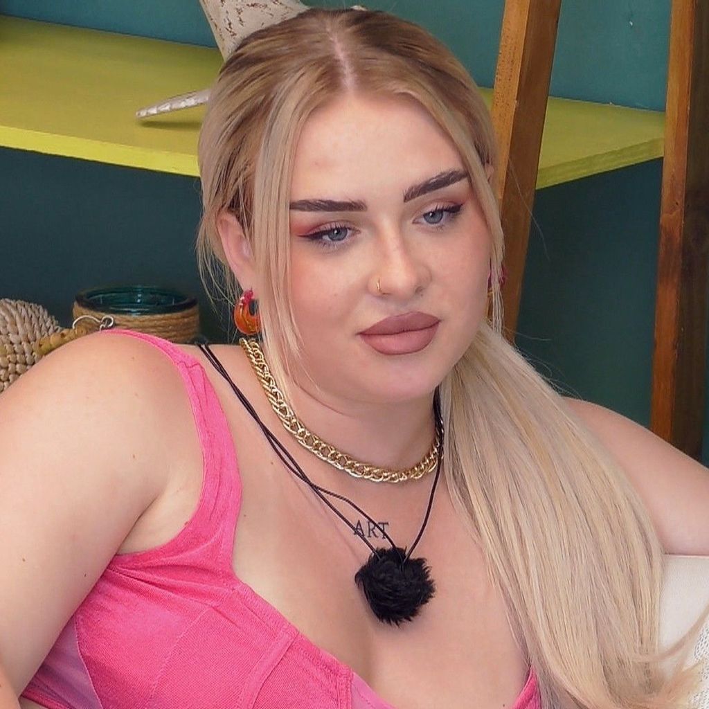 Luisa bei "Make Love, Fake Love"