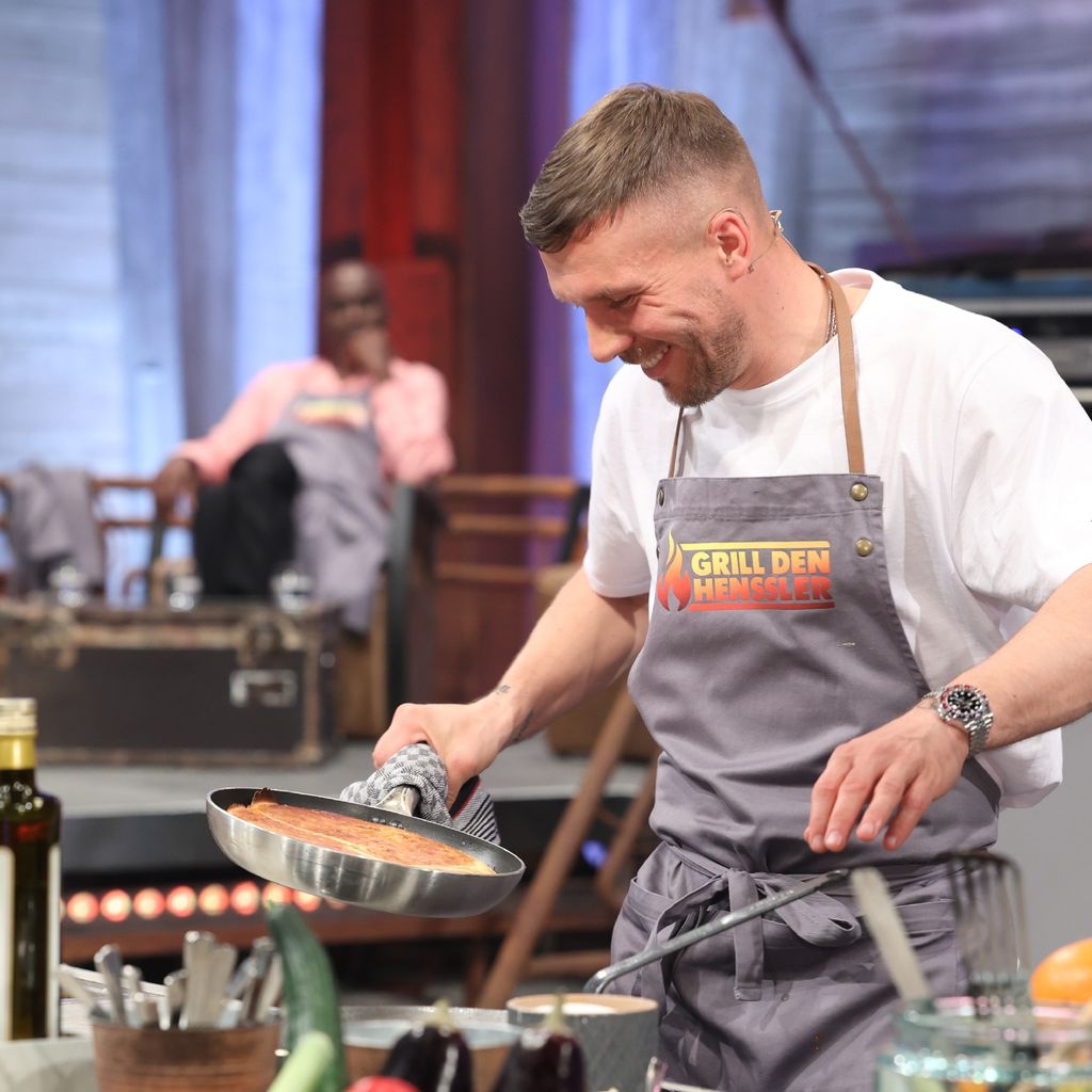 Lukas Podolski bei "Grill den Henssler"