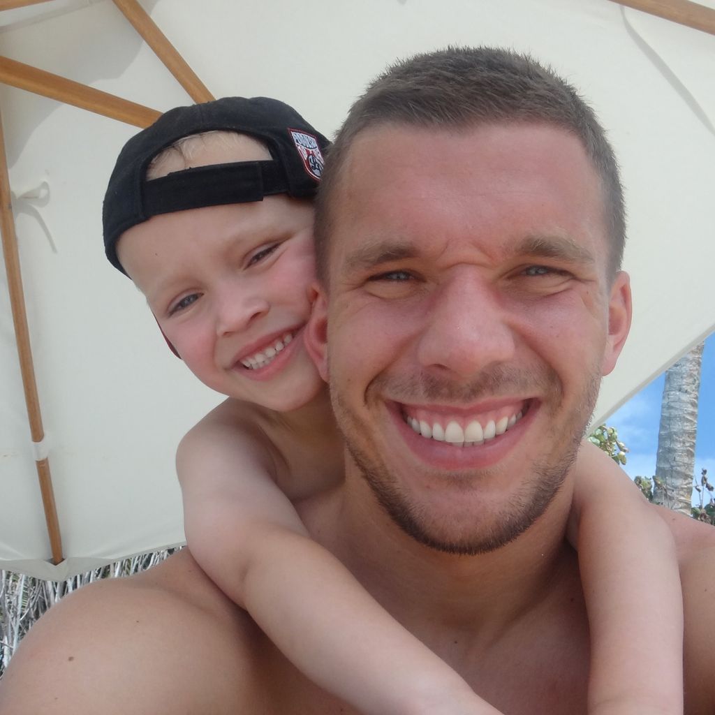 Lukas Podolski und Sohnemann Louis
