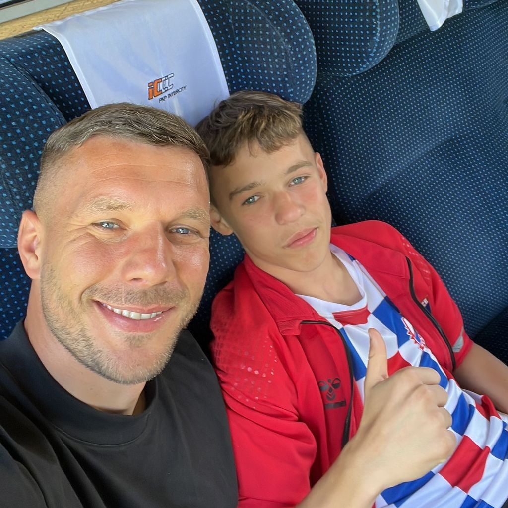 Lukas Podolski und sein Sohn Louis