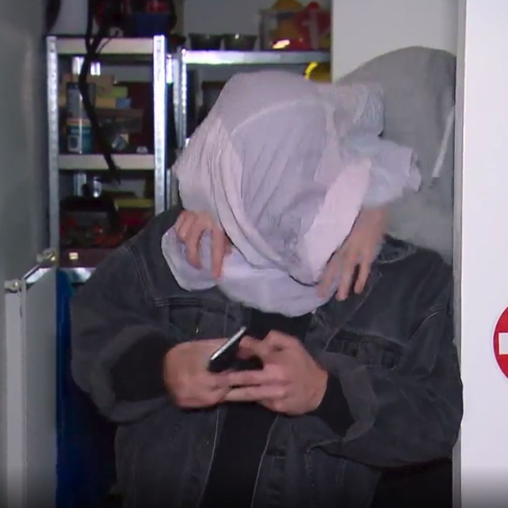 Lukas (Stefan Jankovic) und ein Unbekannter bei "Krass Schule – Die jungen Lehrer"