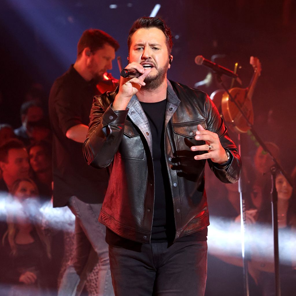 Luke Bryan, Sänger