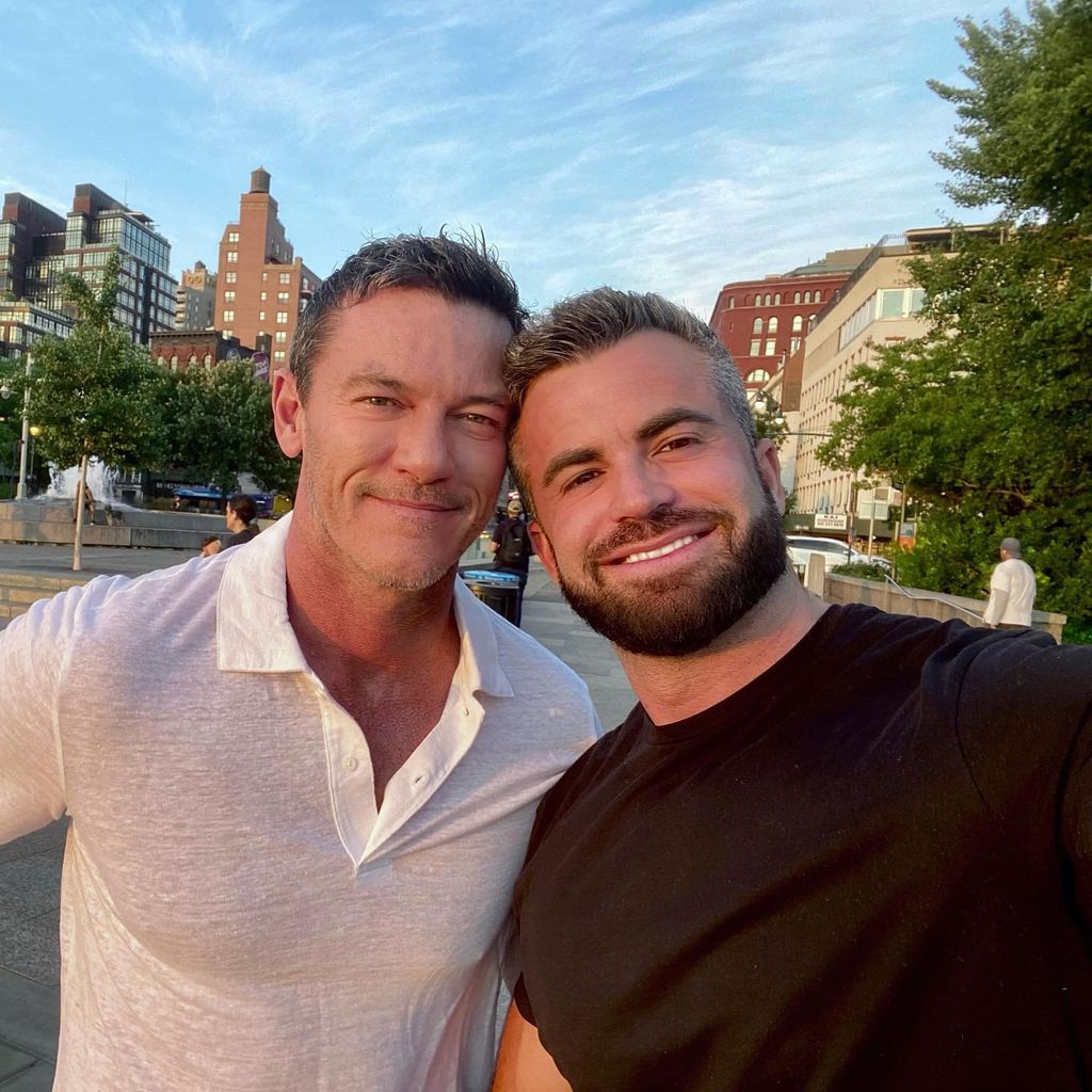 Luke Evans mit seinem Freund Fran, Juli 2022
