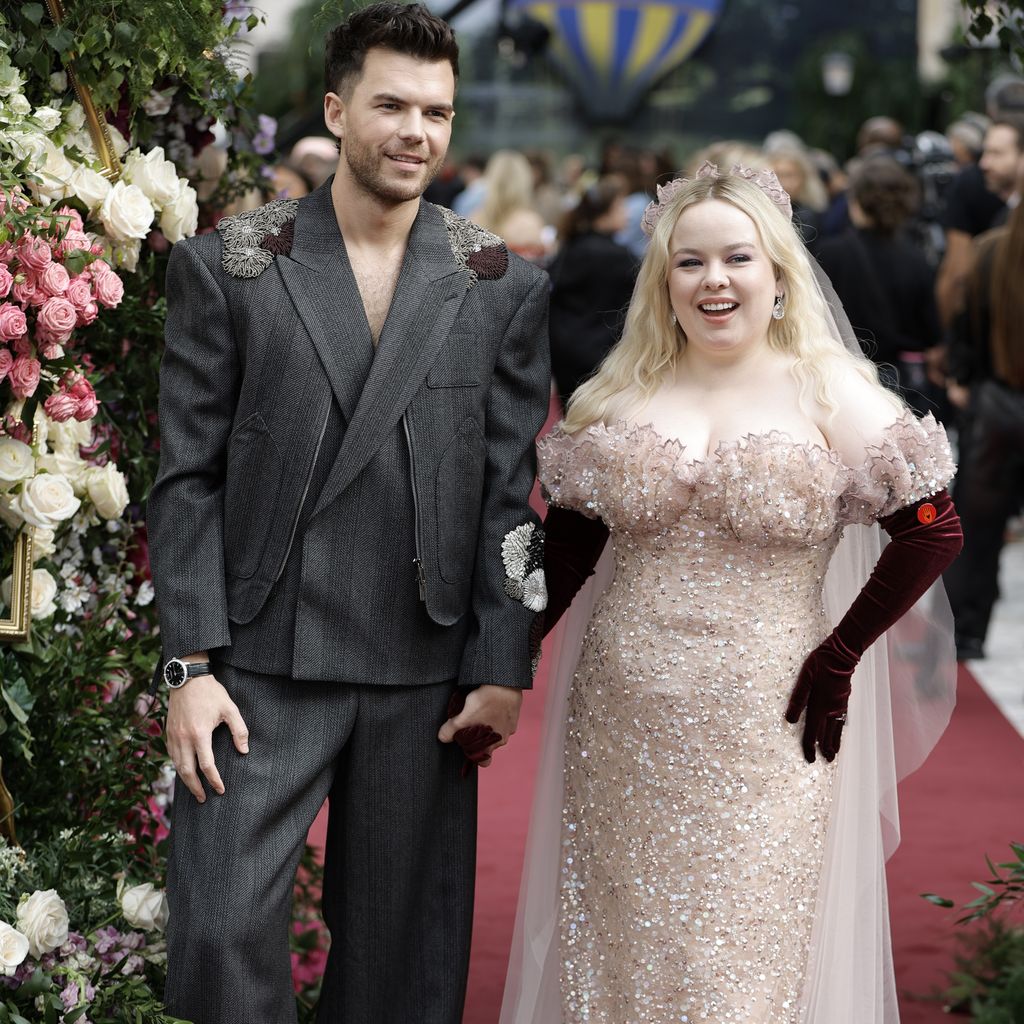Luke Newton und Nicola Coughlan im Juni 2024