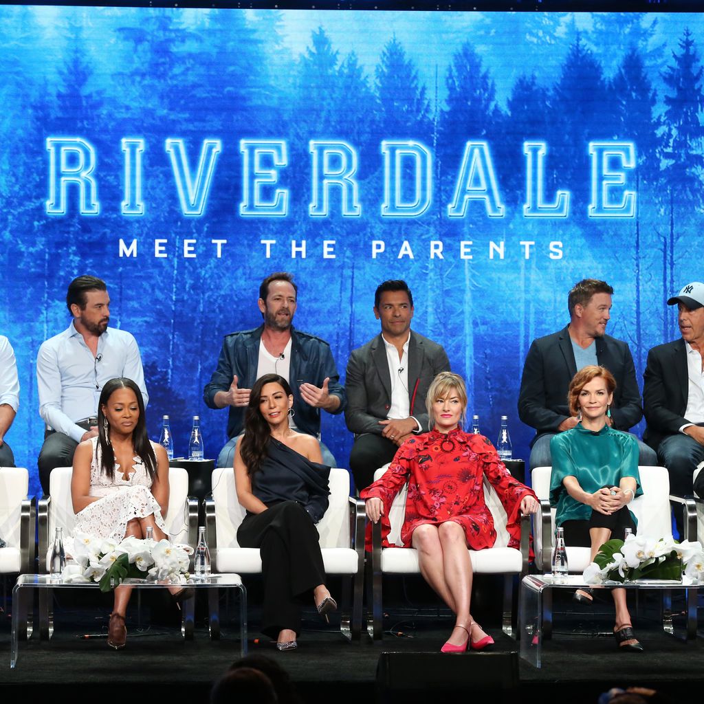 Luke Perry mit dem Riverdale-Cast 2018