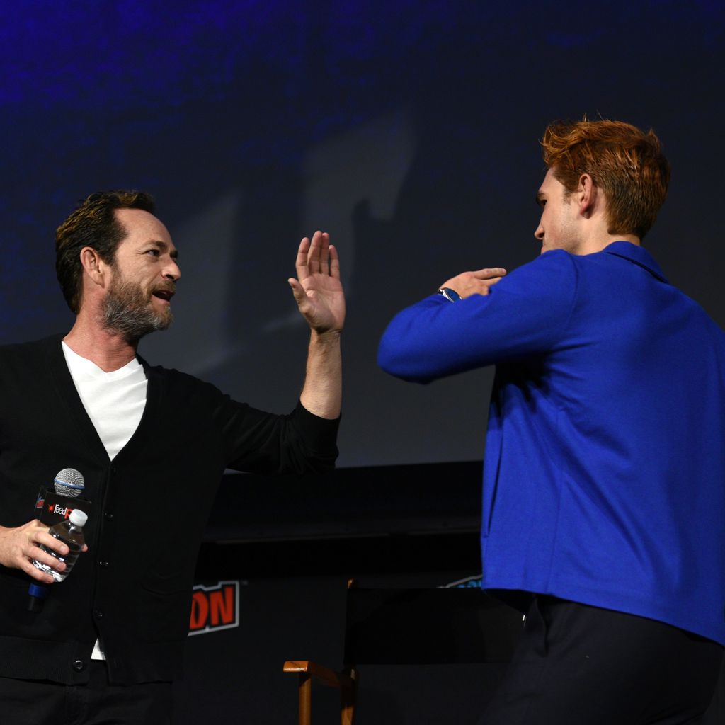 Luke Perry und KJ Apa im Oktober 2018