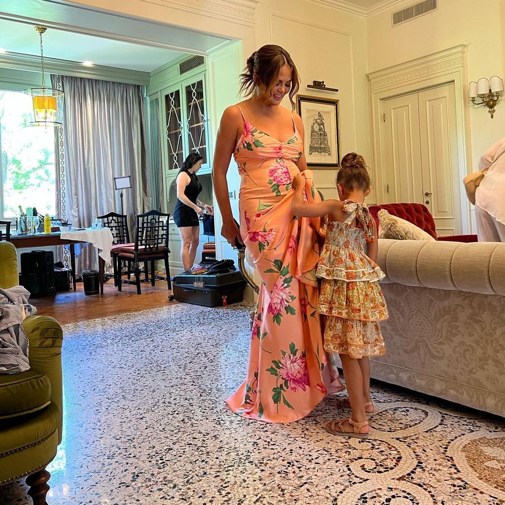 Chrissy Teigen mit ihrer Tochter Luna Simone im August 2022