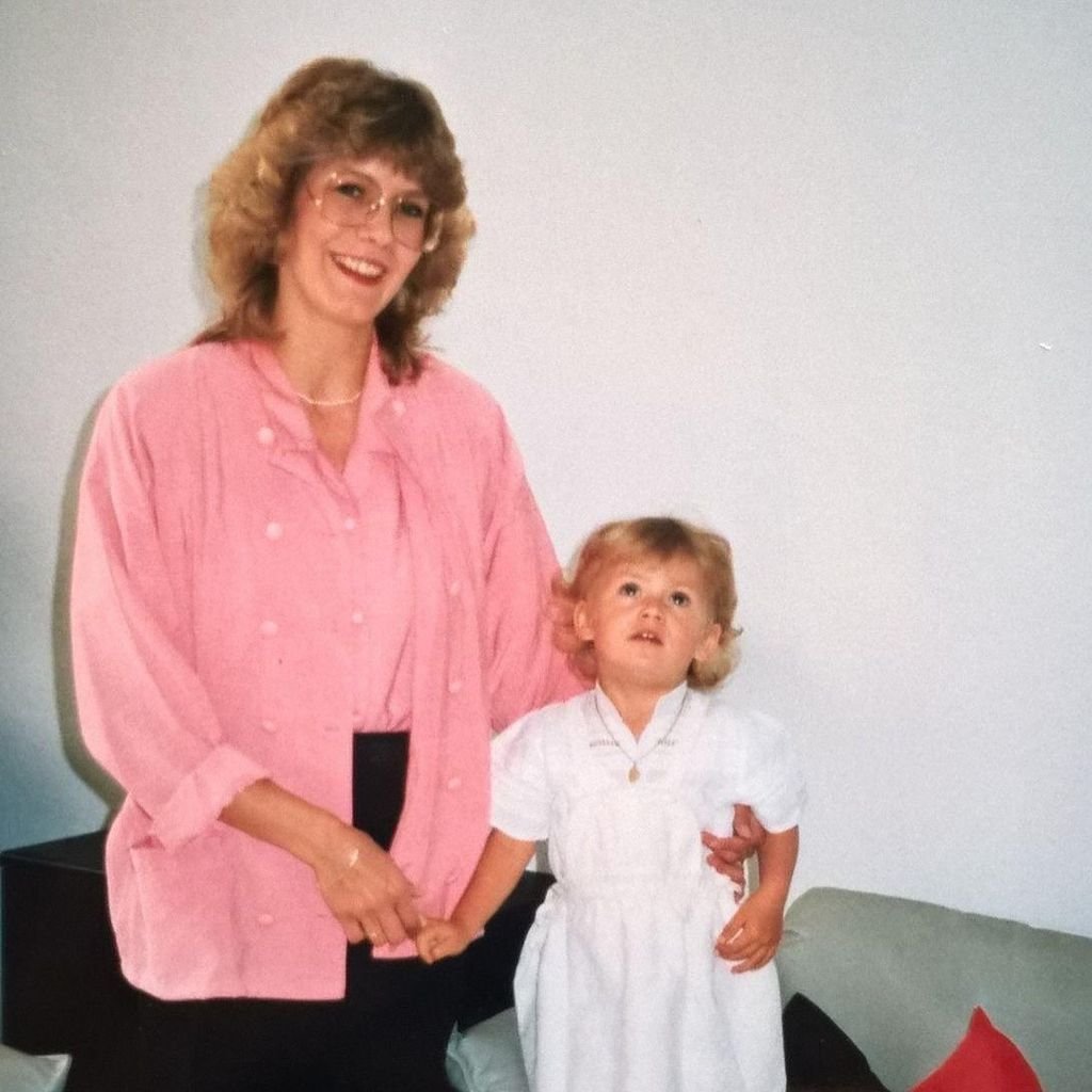 Luzi Erdmann und Fiona Erdmann als kleines Mädchen