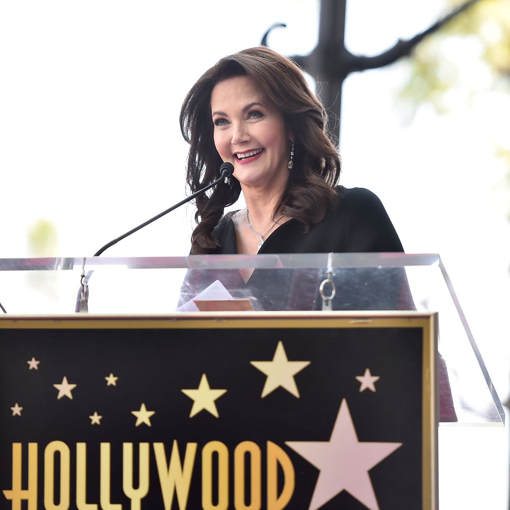 Lynda Carter bedankt sich für ihren Stern auf dem Walk of Fame