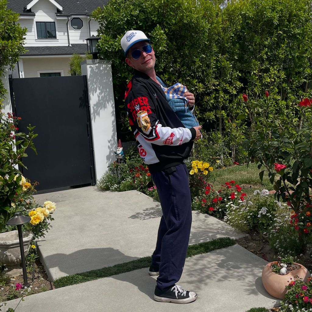 Macaulay Culkin mit seinem kleinen Sohn