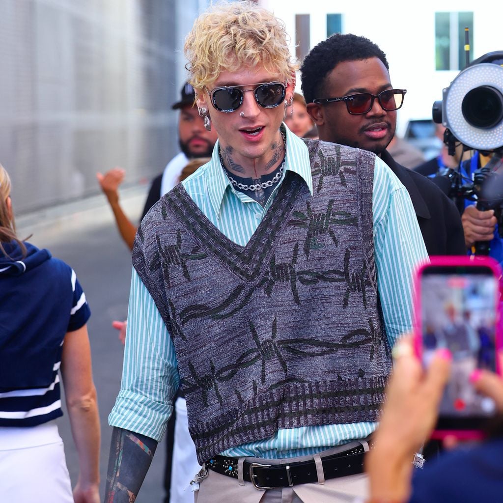 Machine Gun Kelly trifft zur US-Open-Finalparty der Frauen in New York ein