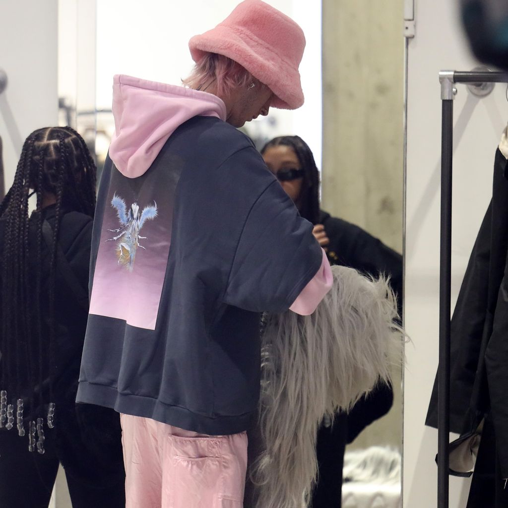 Machine Gun Kelly mit seiner Tochter Casie in Mailand