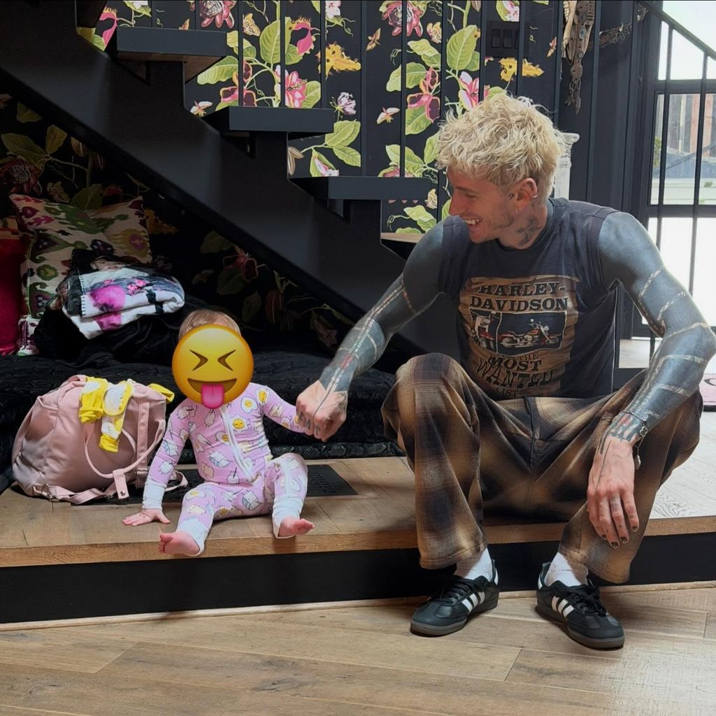 Machine Gun Kelly mit seiner Tochter Saga