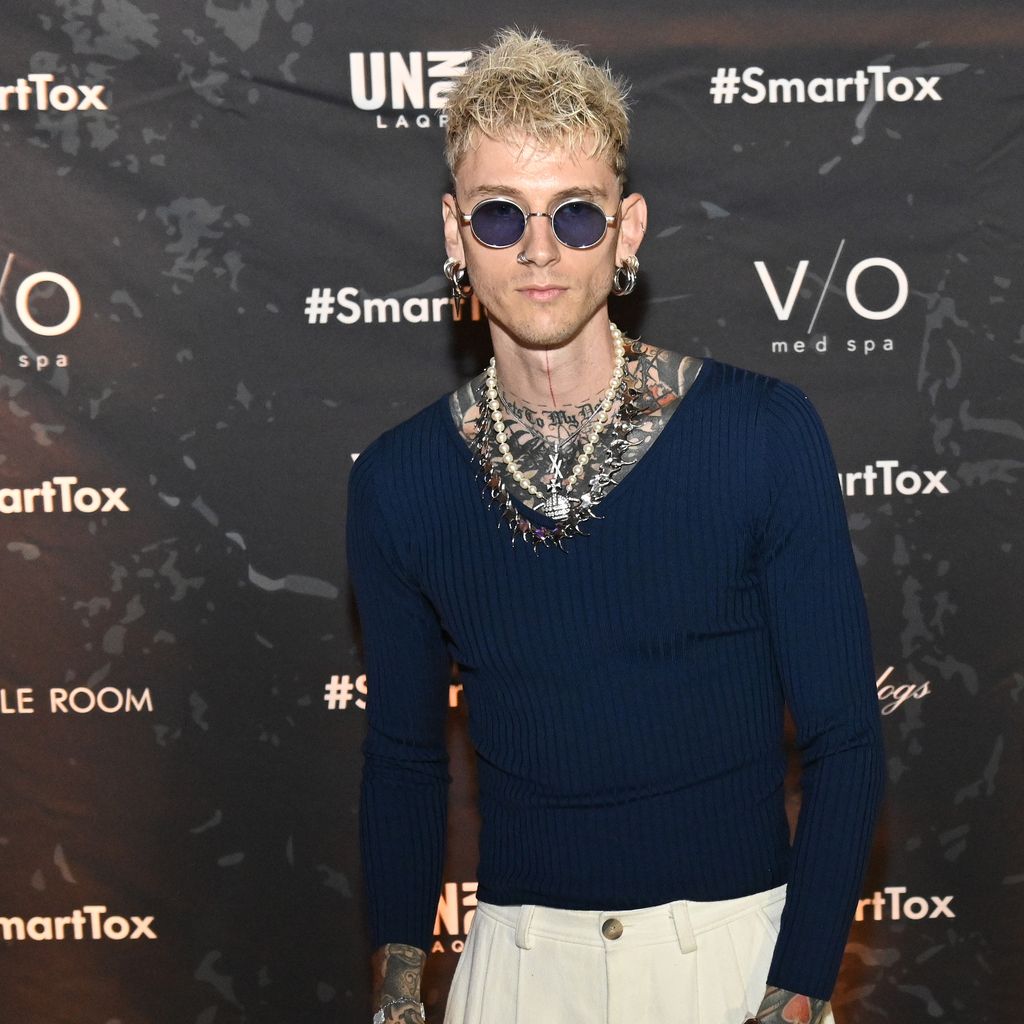 Machine Gun Kelly, Sänger