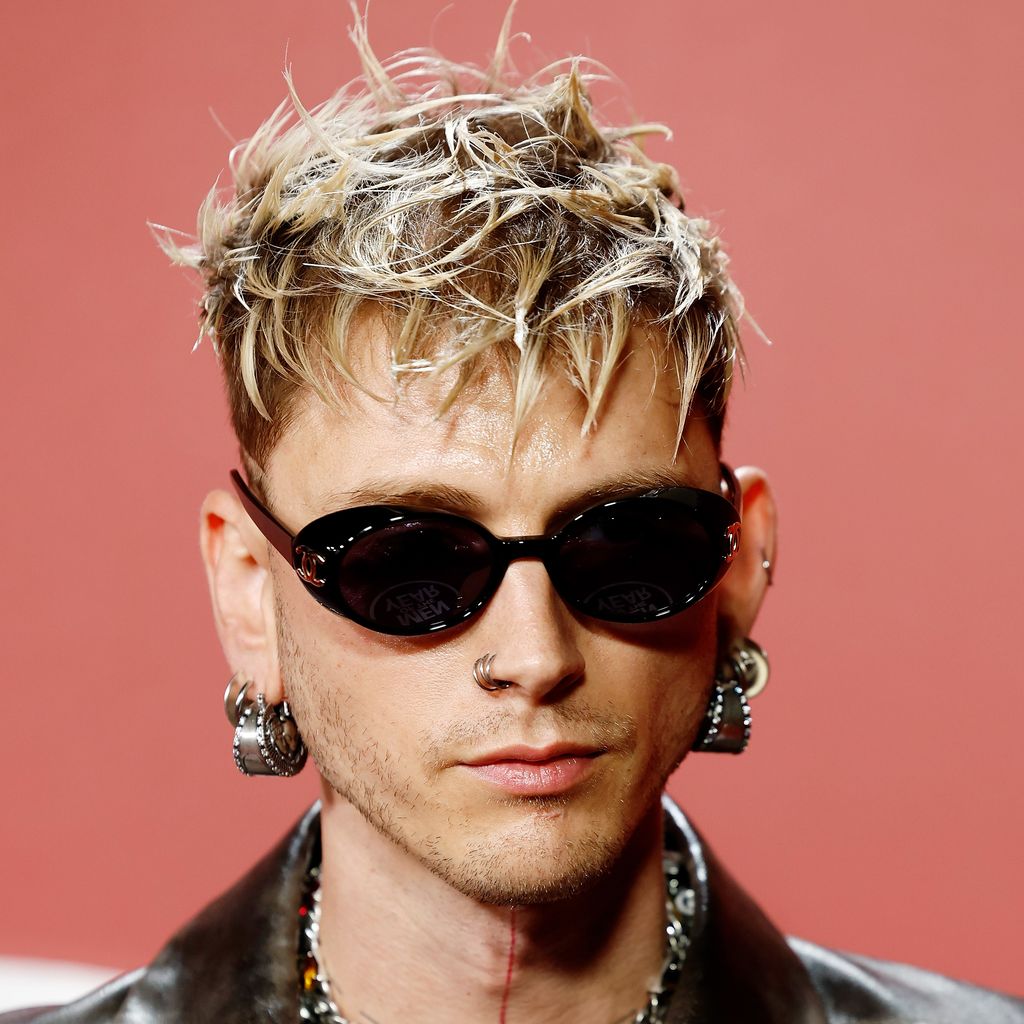 Machine Gun Kelly, Sänger