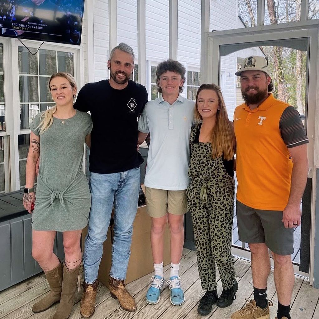 Maci Bookout, ihr Sohn Bentley, ihr Partner Taylor, ihr Ex Ryan Edwards und dessen Freundin Amanda