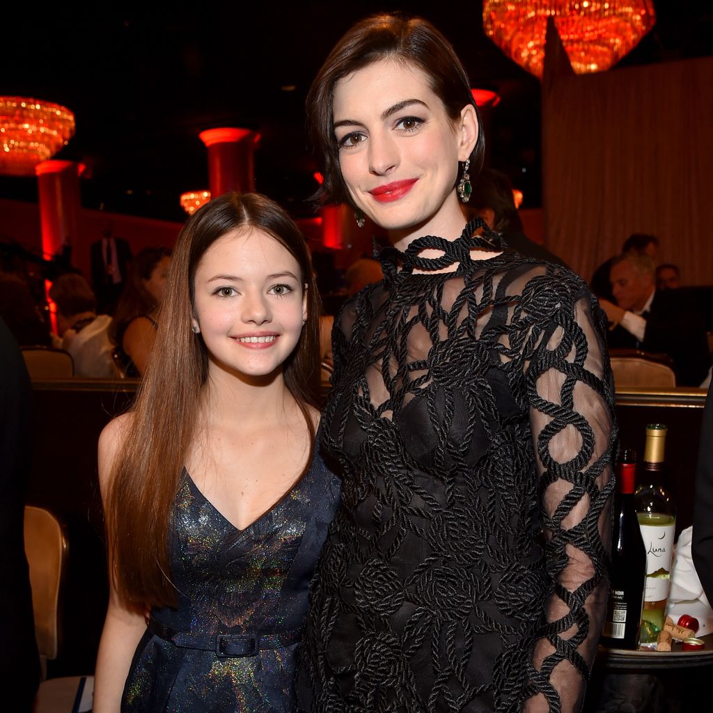 Anne Hathaway und Mackenzie Foy