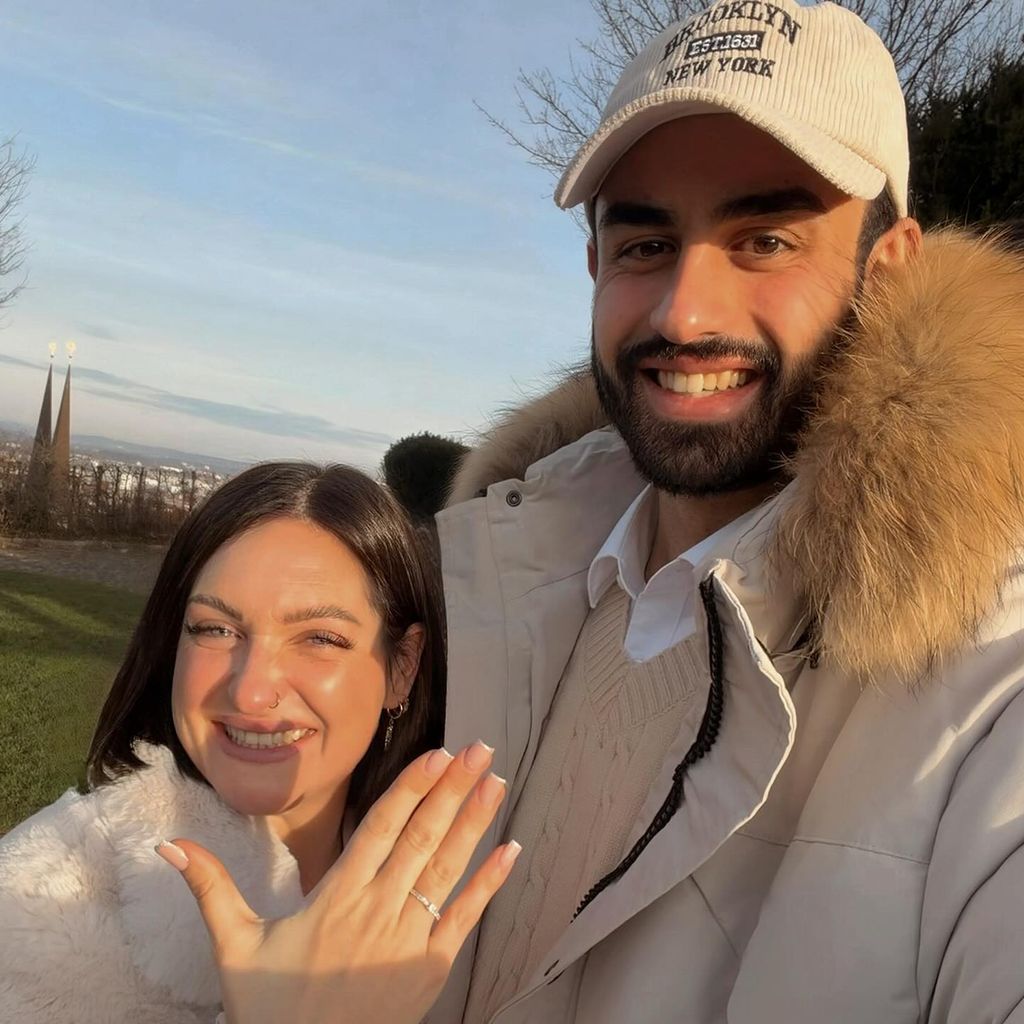 Maddi Henderson und Sinan, Dezember 2025