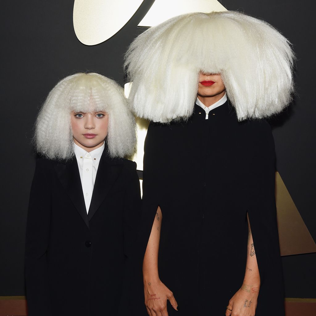 Maddie Ziegler und Sia bei den Grammys 2015