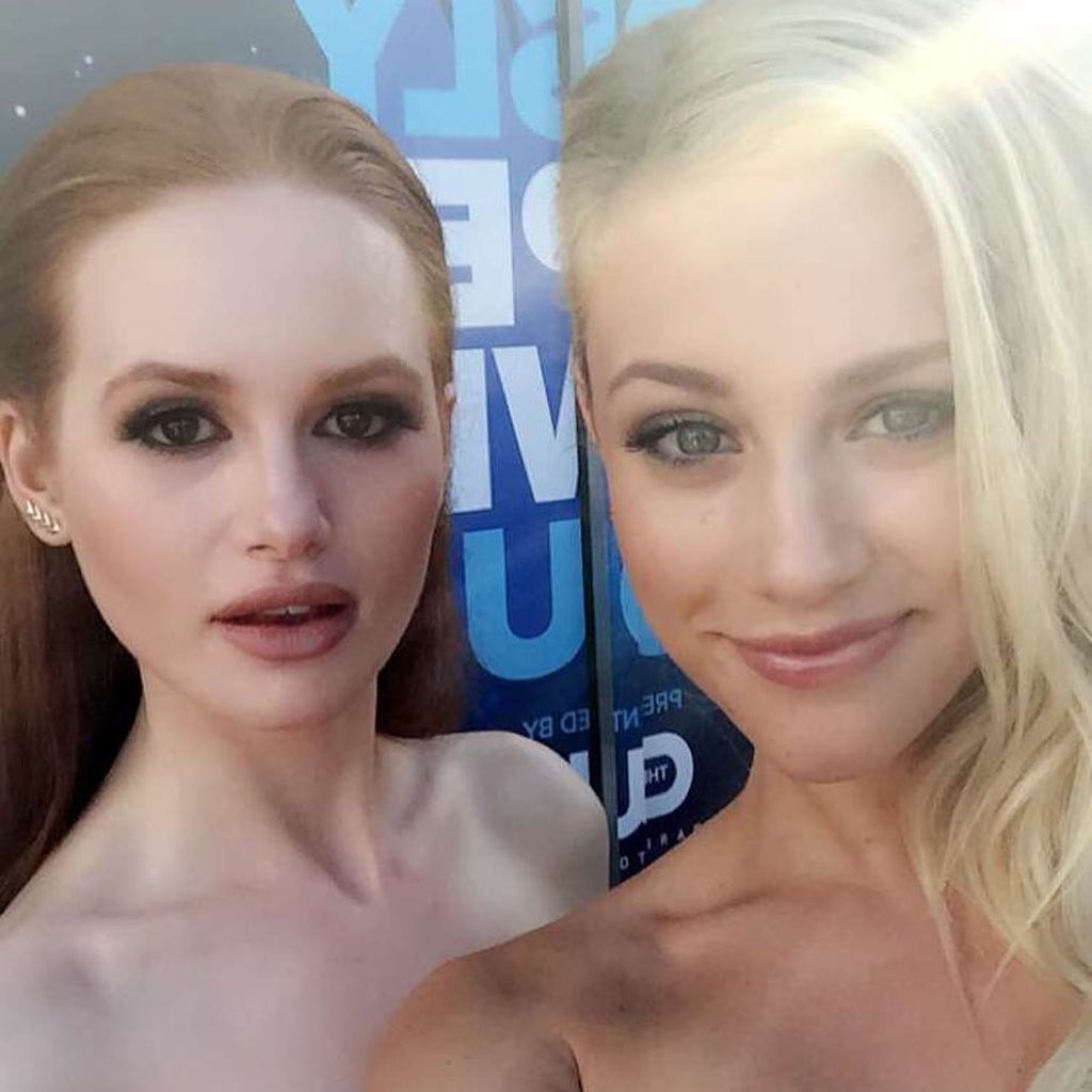 Madelaine Petsch und Lili Reinhart im Juli 2016 auf der Comic-Con