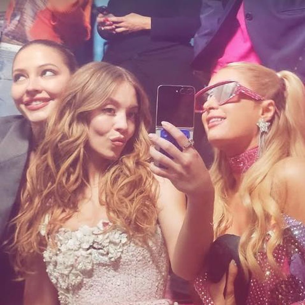 Madeline Cline, Sydney Sweeney und Paris Hilton bei Paris' Geburtstag, Februar 2025