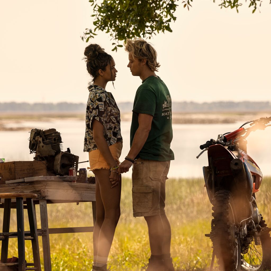 Madison Bailey und Rudy Pankow in "Outer Banks"