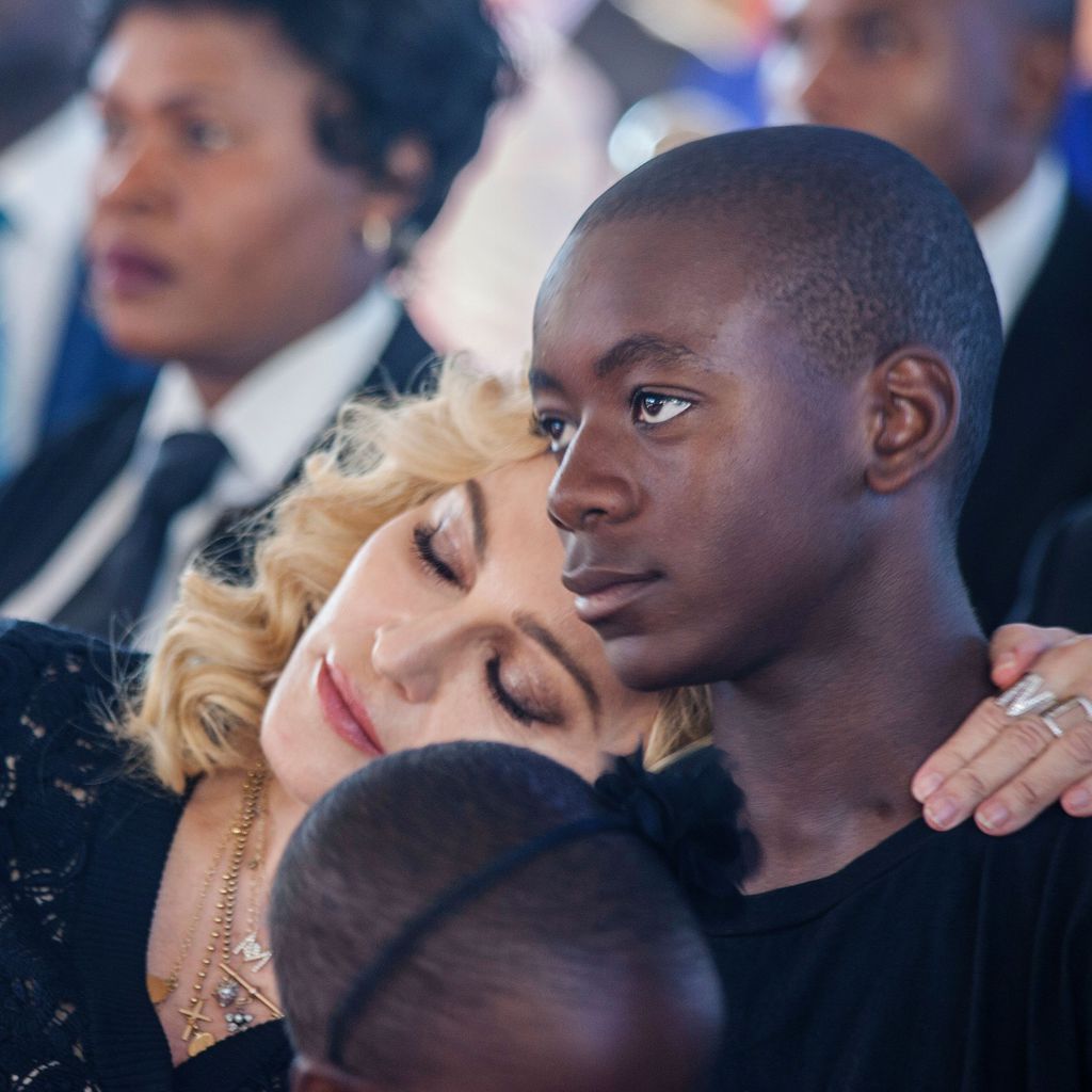 Madonna und ihr Sohn David Banda bei der Eröffnung des "Mercy James Children's Hospital" in Malawi