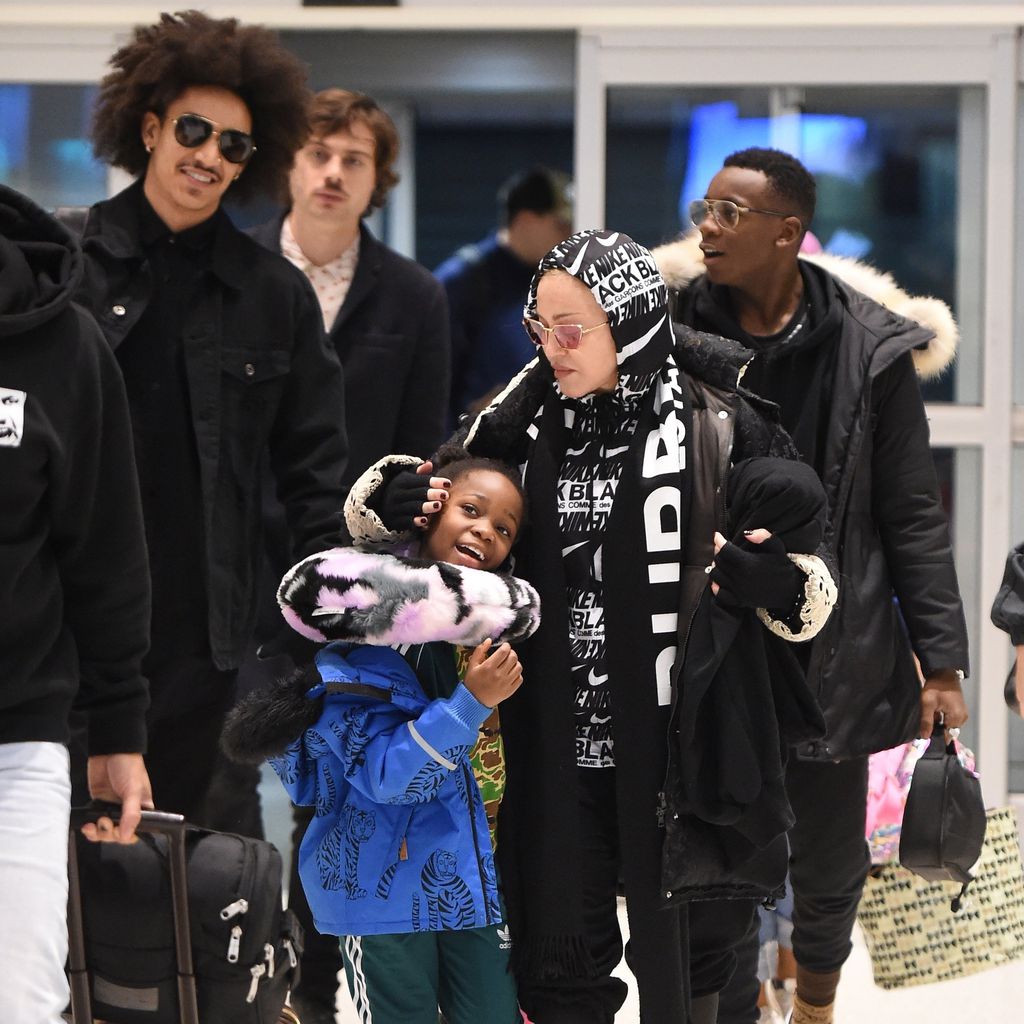 Madonna mit ihren Kindern und ihrem Freund Ahlamalik Williams (l.) im Dezember 2019