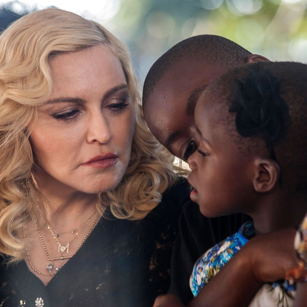 Madonna und zwei ihrer Kinder im Jahr 2017