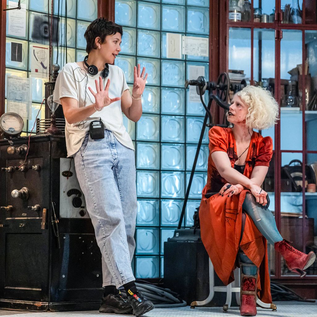 Maggie Gyllenhaal und Jessie Buckley am Set von "The Bride!" (2026)