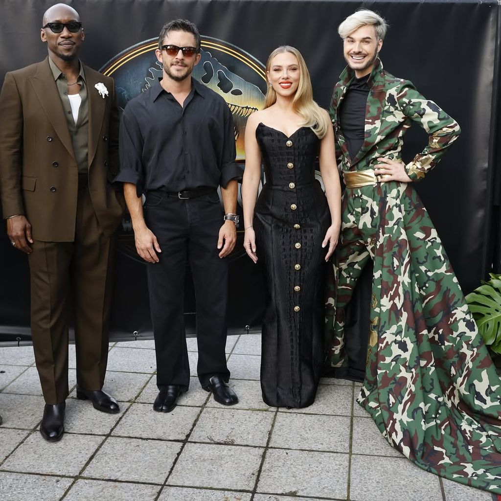 Mahershala Ali, Jonathan Bailey, Scarlett Johansson und Sam Dylan bei "Jurassic World"-Premiere