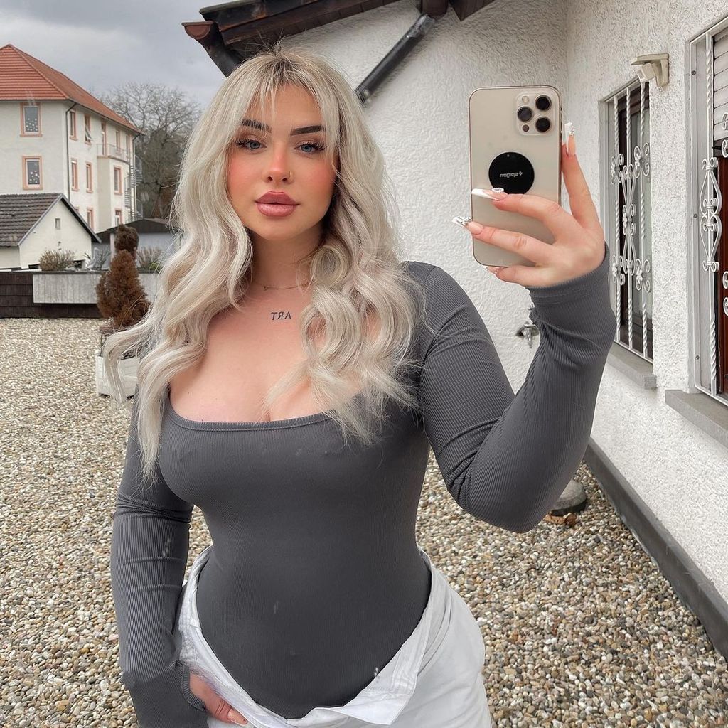 "Make Love, Fake Love"-Luisa macht ein Selfie