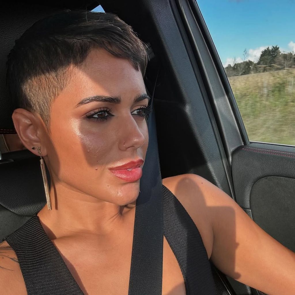 Malin Andersson mit abrasierten Haaren