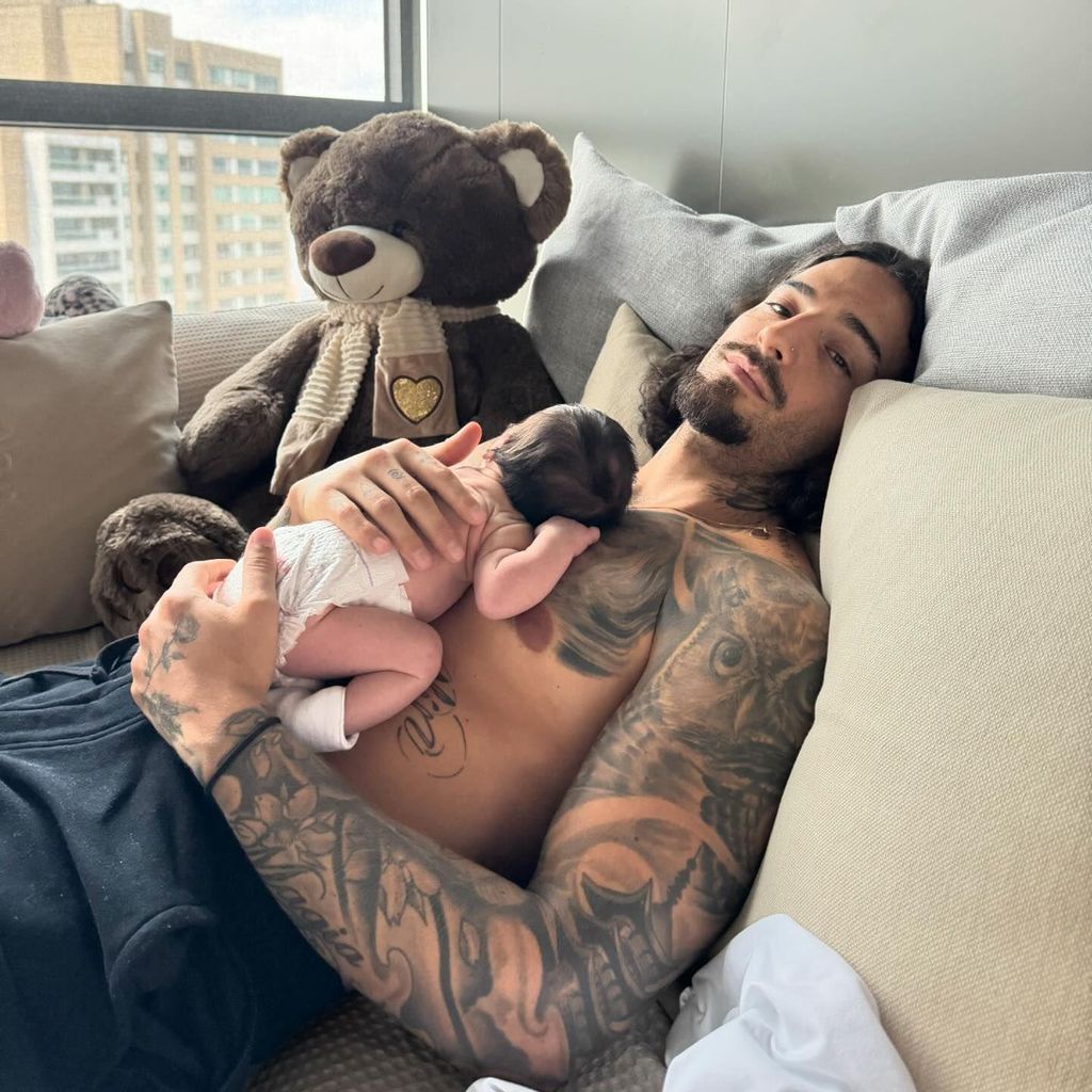 Maluma mit seiner Tochter Paris