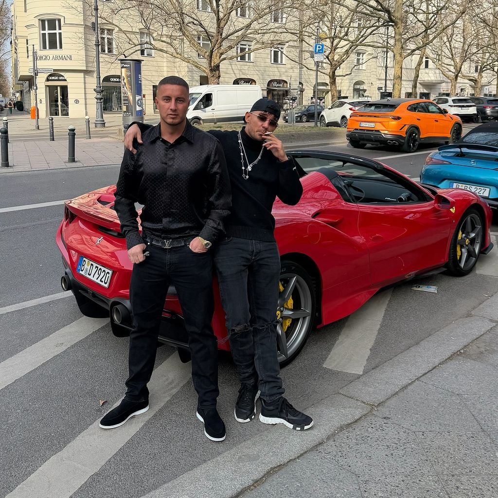 Sein Manager Drilon Cocaj und Capital Bra, März 2026