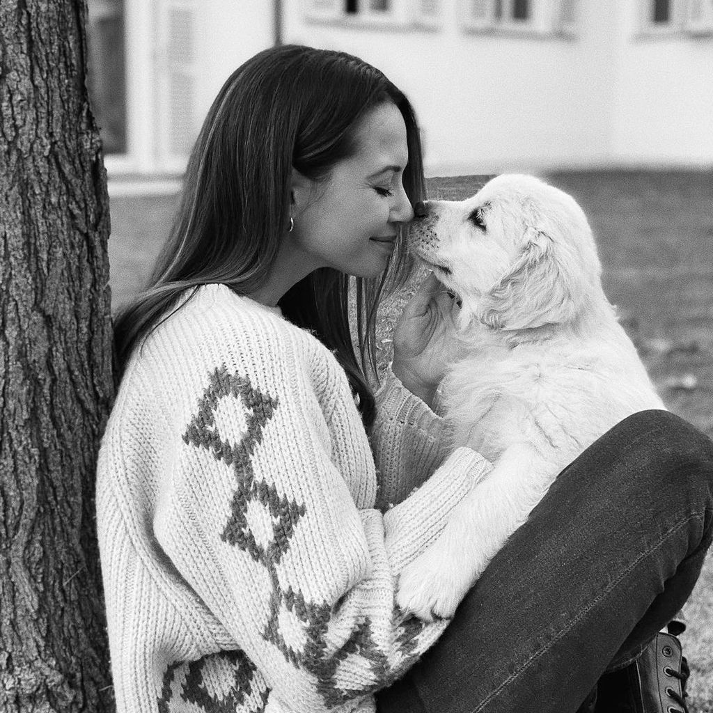 Mandy Capristo mit einem Hund