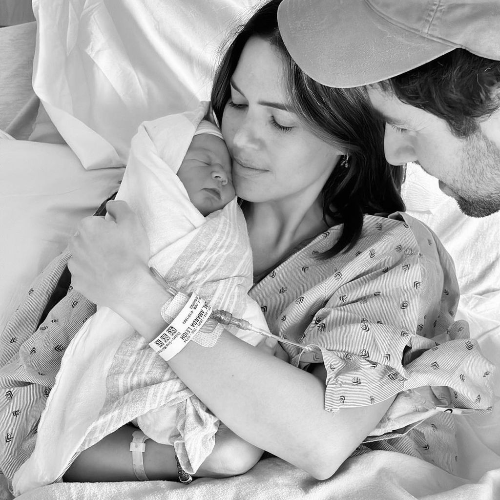 Mandy Moore  und ihr Mann Taylor Goldsmith mit ihrem Baby