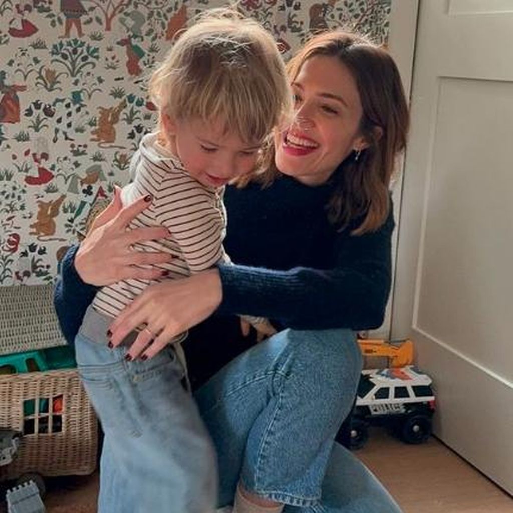 Mandy Moore mit ihrem Sohn Gus