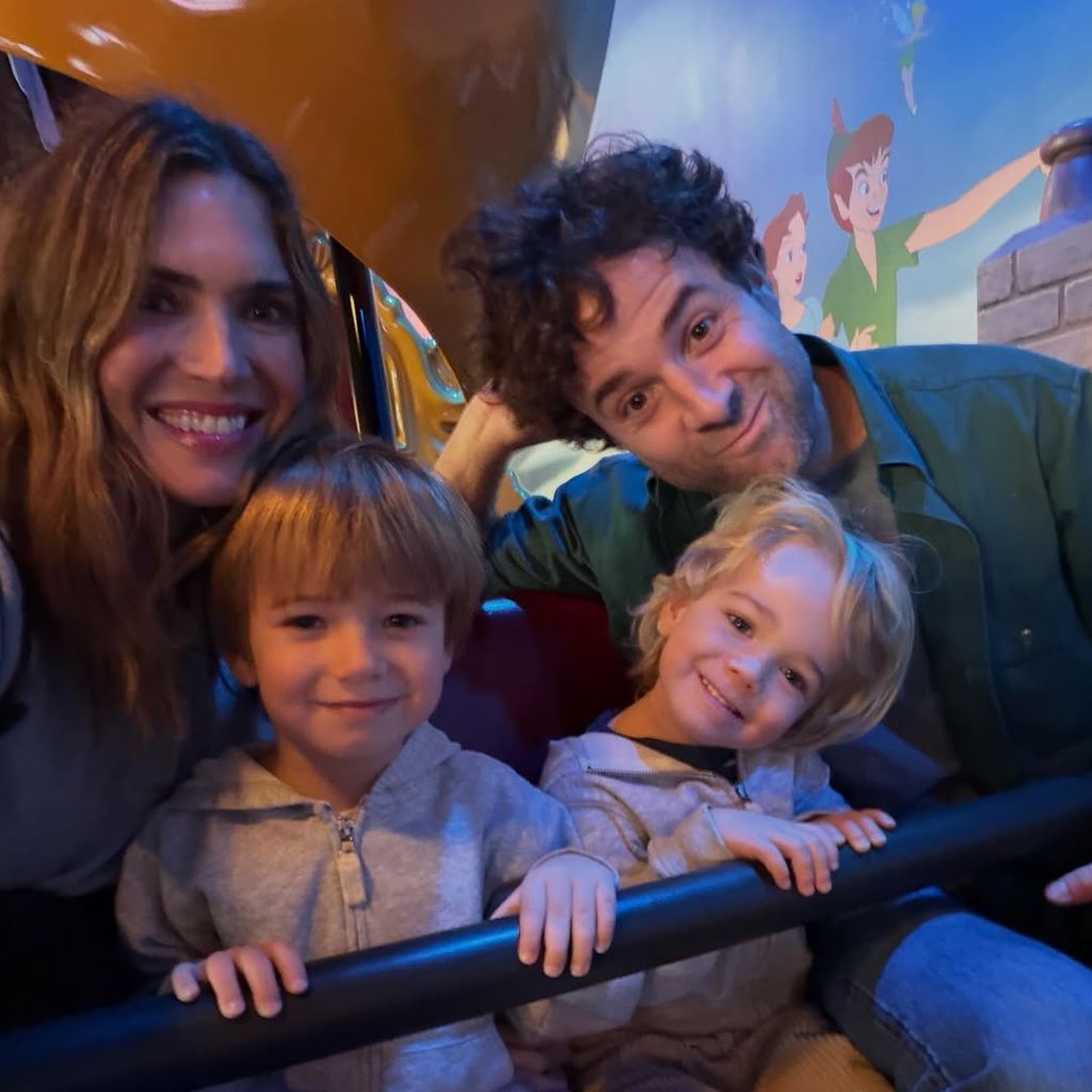 Mandy Moore und Familie im Disneyland